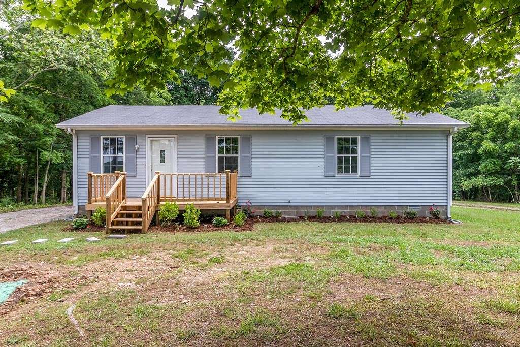 5 Acres of Land with Home for Lease in Mount Pleasant, Tennessee