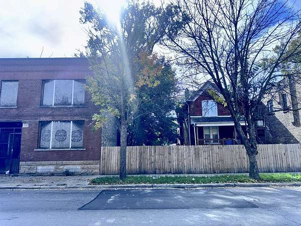 0.7 Acres of Land for Sale in Chicago, Illinois