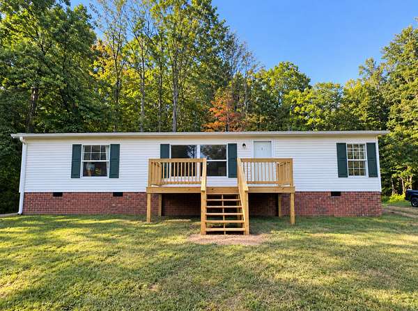 11 Acres of Land with Home for Sale in Westmoreland, Tennessee