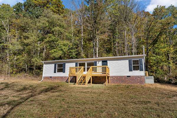 11 Acres of Land with Home for Sale in Westmoreland, Tennessee