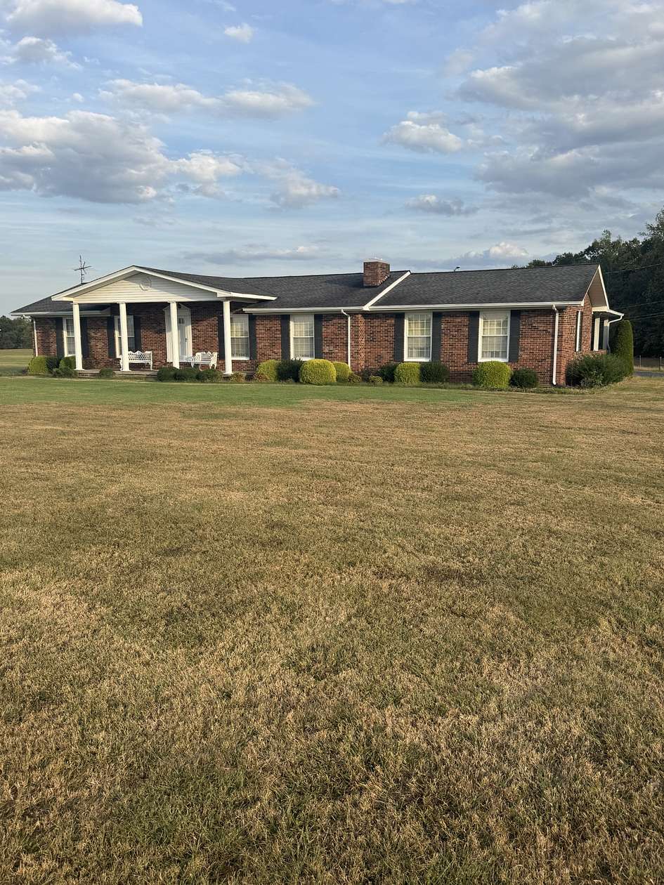 2.66 Acres of Land with Home for Auction in Lafayette, Tennessee