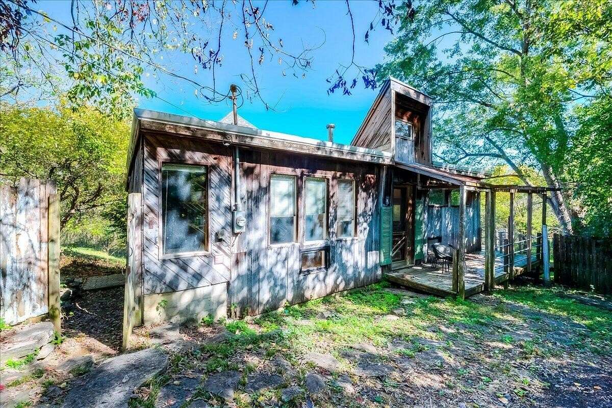 10.1 Acres of Land with Home for Sale in Frankfort, Kentucky