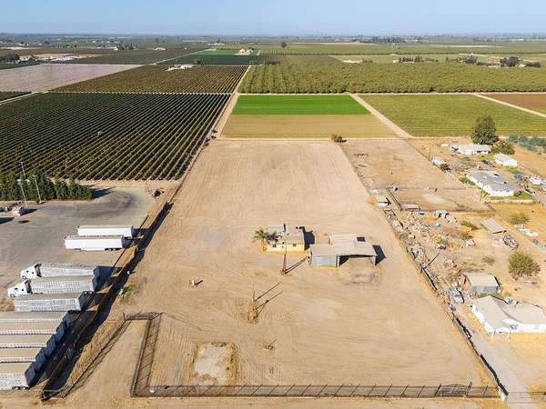 4 Acres of Land for Sale in Fresno, California