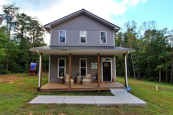 1.5 Acres of Land with Home for Sale in Appomattox, Virginia