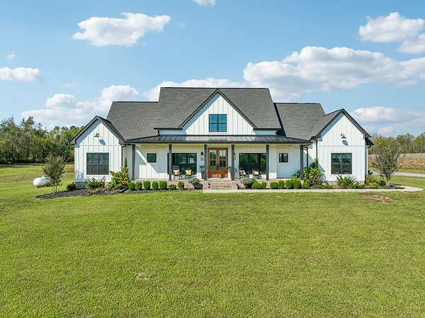11.4 Acres of Recreational Land with Home for Sale in Westmoreland, Tennessee