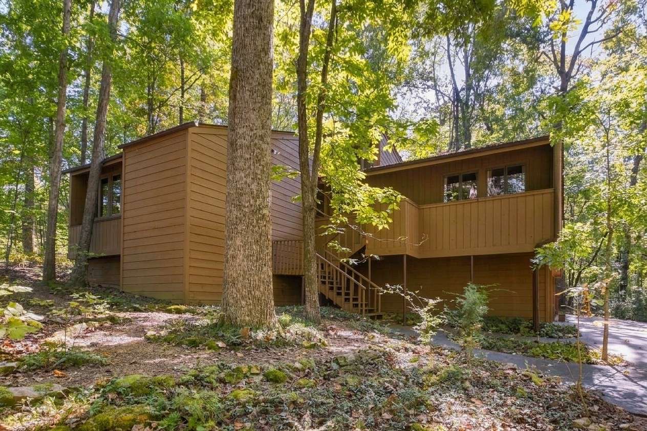 8 Acres of Land with Home for Sale in Nashville, Tennessee