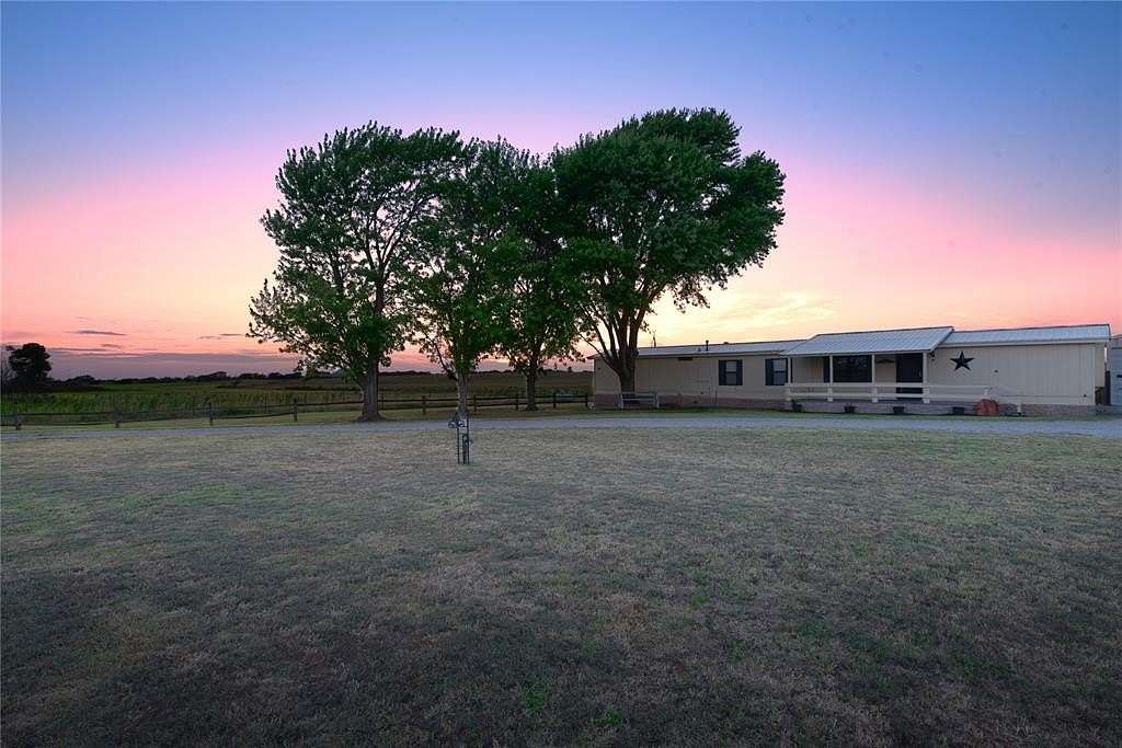 7 Acres of Land with Home for Sale in Sayre, Oklahoma
