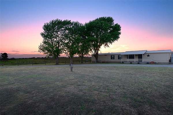 7 Acres of Land with Home for Sale in Sayre, Oklahoma