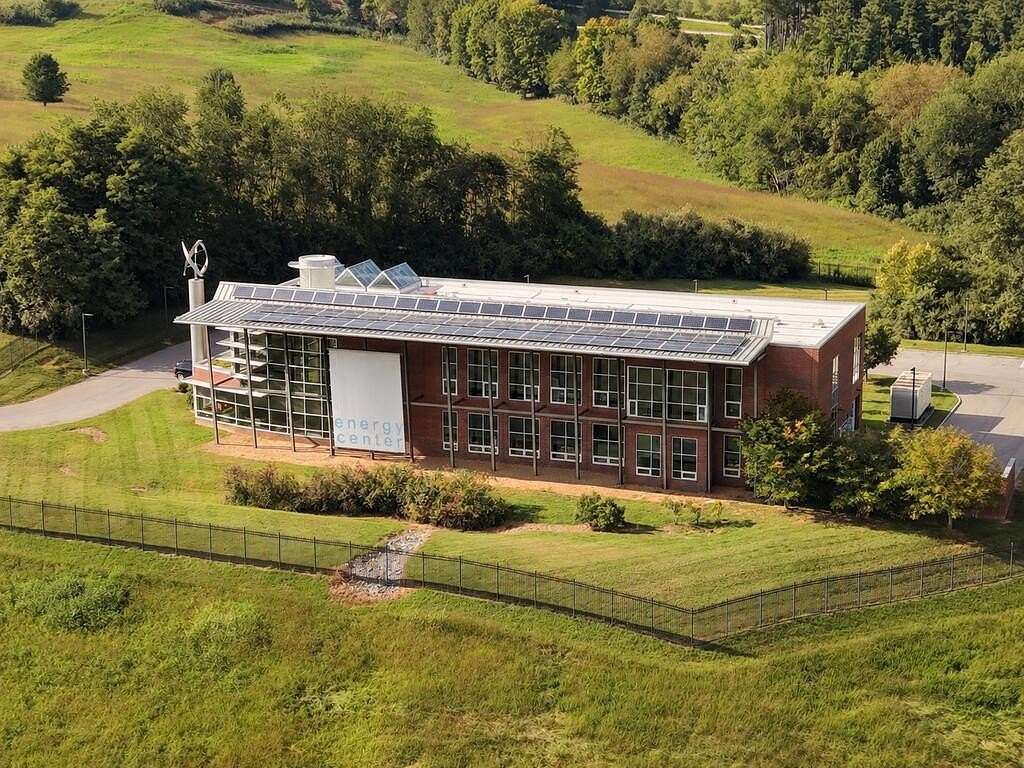 2.9 Acres of Improved Commercial Land for Sale in Bristol, Virginia