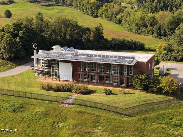 2.89 Acres of Improved Commercial Land for Lease in Bristol, Virginia