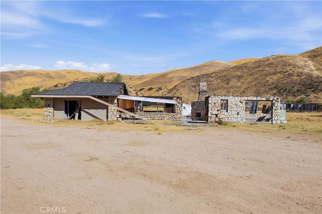 14 Acres of Land with Home for Sale in Lebec, California