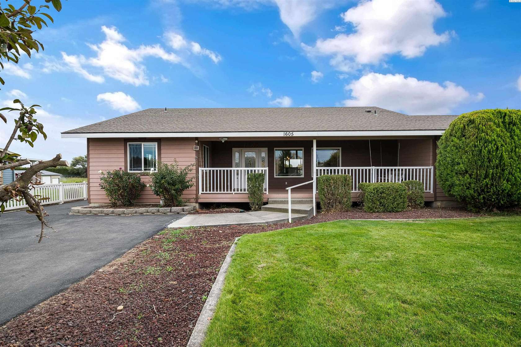 2 Acres of Land with Home for Sale in Pasco, Washington