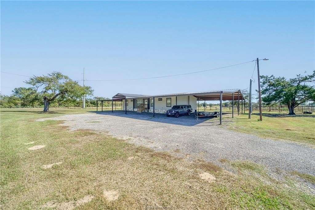 10 Acres of Land with Home for Lease in Navasota, Texas