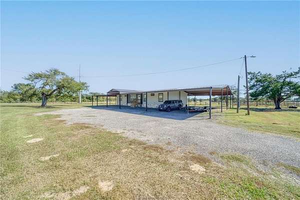 10 Acres of Land with Home for Lease in Navasota, Texas