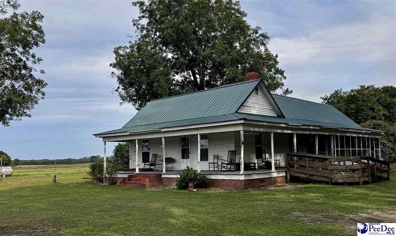 5.27 Acres of Land with Home for Sale in Bennettsville, North Carolina