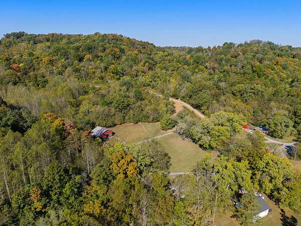 15 Acres of Land for Sale in Bethpage, Tennessee