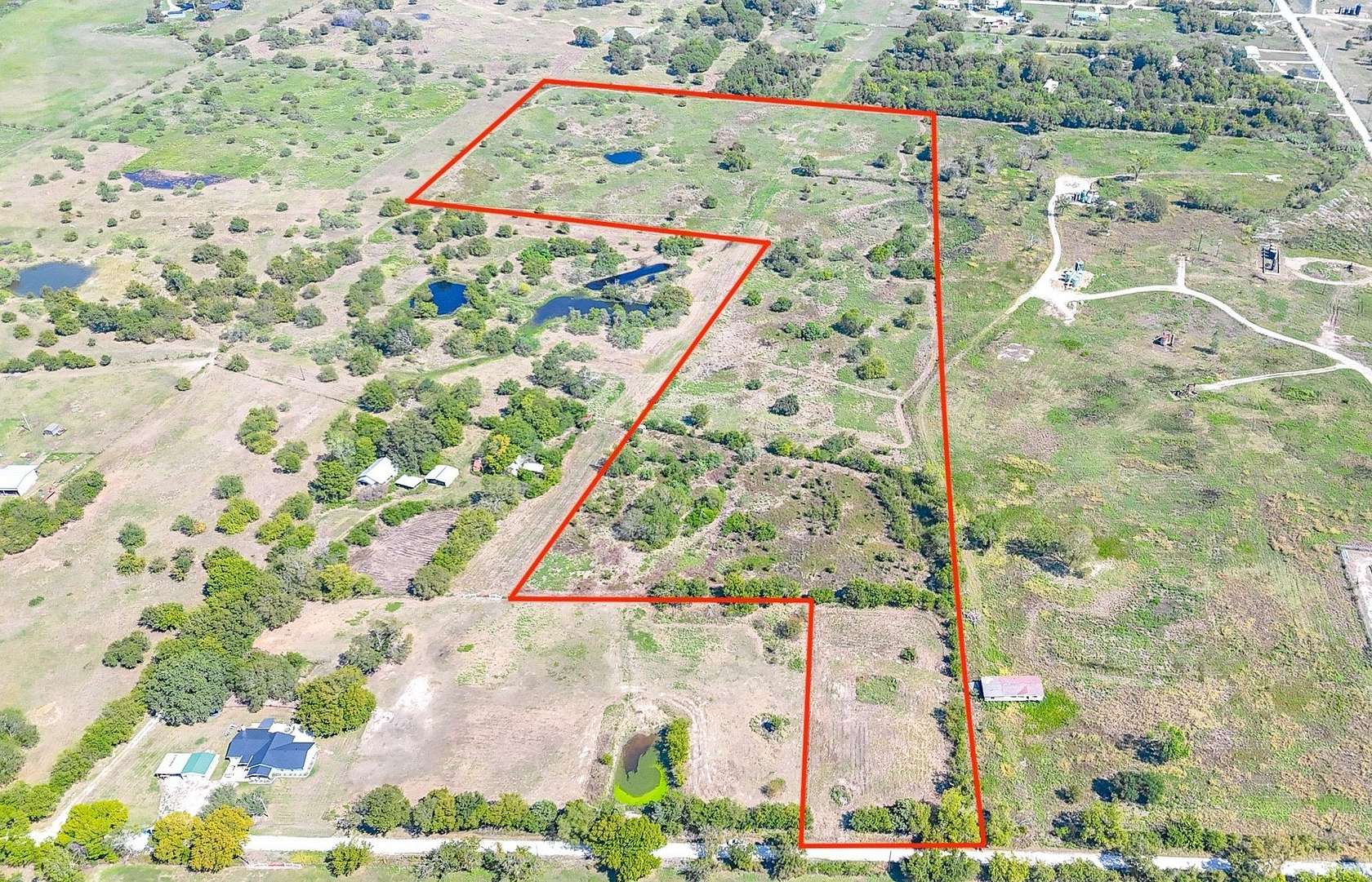 26.1 Acres of Land for Sale in Corsicana, Texas