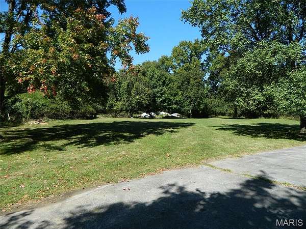 1.39 Acres of Residential Land for Sale in Creve Coeur, Missouri