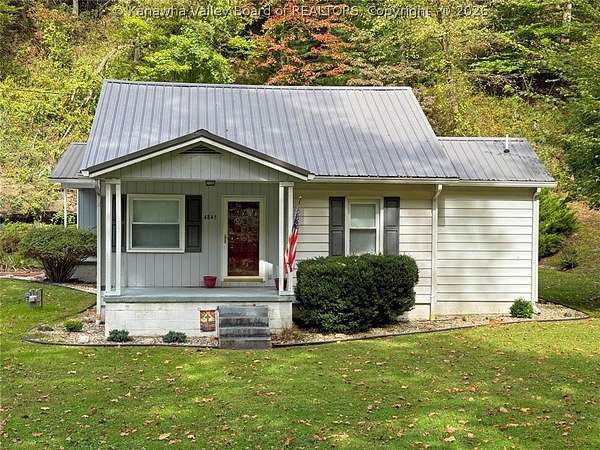 2.52 Acres of Land with Home for Sale in Charleston, West Virginia