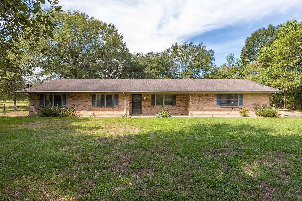 9.16 Acres of Land with Home for Sale in Lufkin, Texas