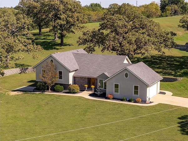 6 Acres of Land with Home for Sale in Atchison, Kansas