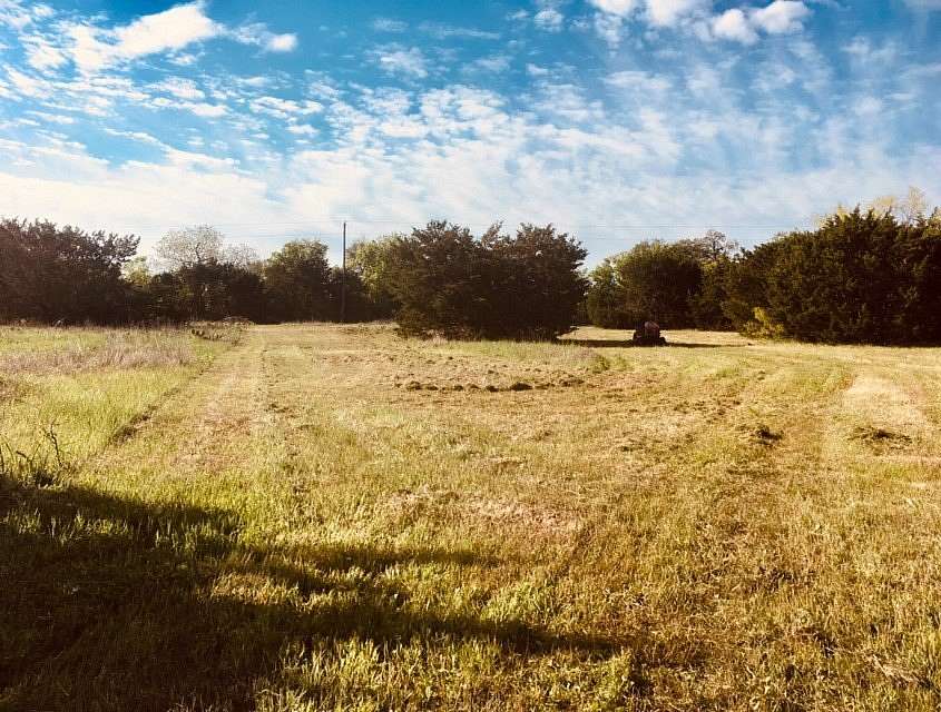 10 Acres of Recreational & Residential Land for Sale in Meridian, Texas