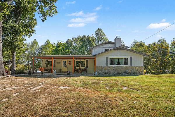 4.15 Acres of Land with Home for Sale in Bethpage, Tennessee