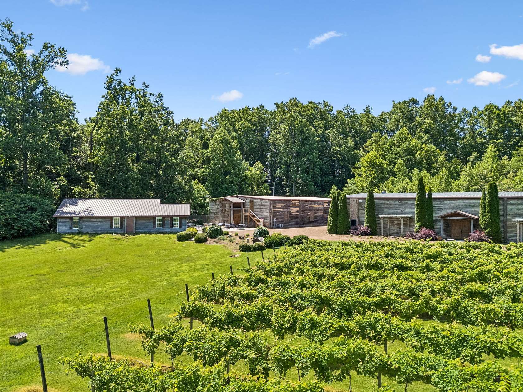 16.4 Acres of Land with Home for Sale in Hampshire, Tennessee