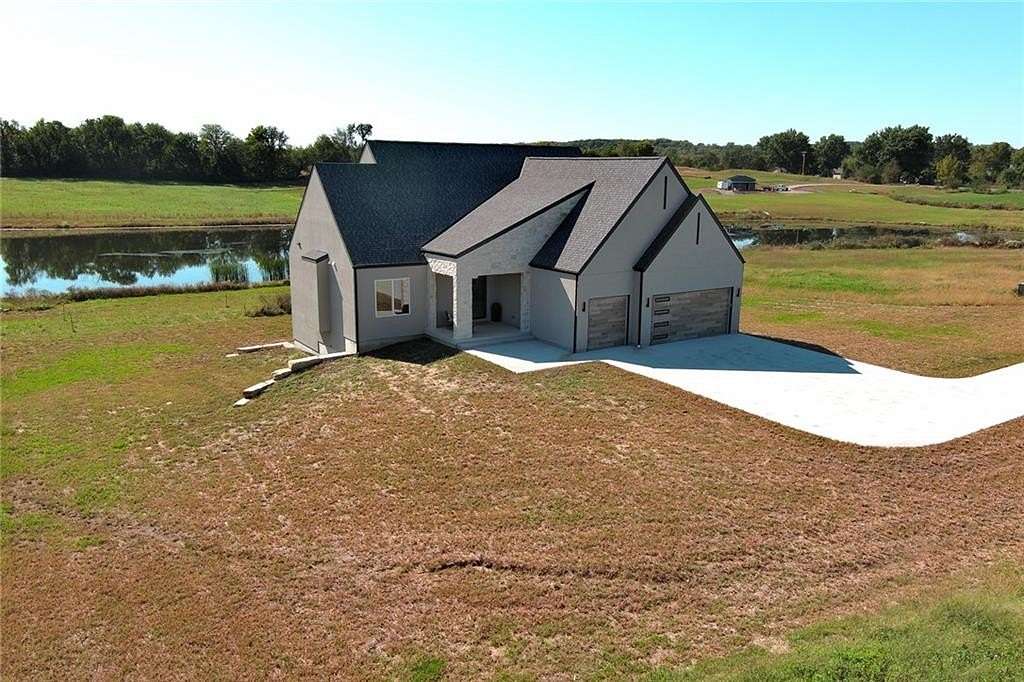 3.38 Acres of Land with Home for Sale in Leavenworth, Kansas