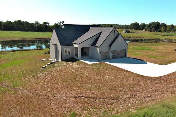 3.38 Acres of Land with Home for Sale in Leavenworth, Kansas