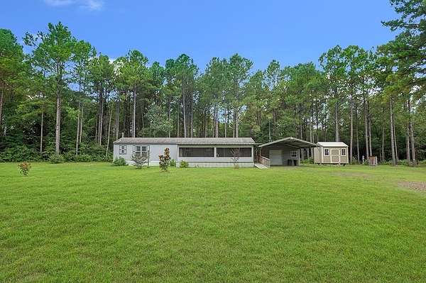 4 Acres of Land with Home for Lease in Jasper, Texas