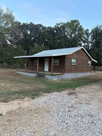 26.3 Acres of Recreational Land with Home for Sale in Paris, Texas