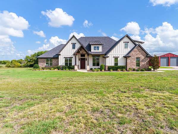 13.6 Acres of Land with Home for Sale in Sherman, Texas