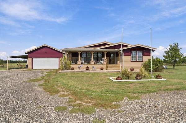 20 Acres of Land with Home for Sale in Hubbard, Texas