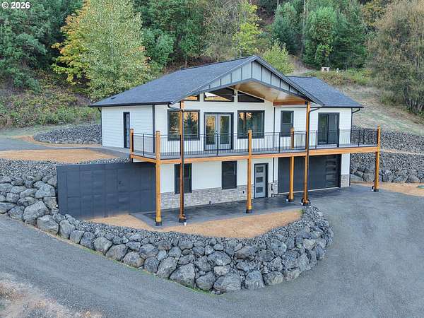 2.76 Acres of Land with Home for Sale in Roseburg, Oregon