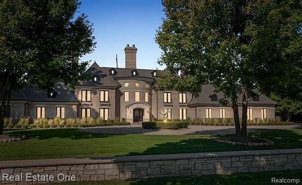 2.26 Acres of Land with Home for Sale in Bloomfield Hills, Michigan