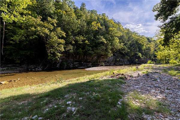 774 Acres of Recreational Land with Home for Sale in Yellville, Arkansas