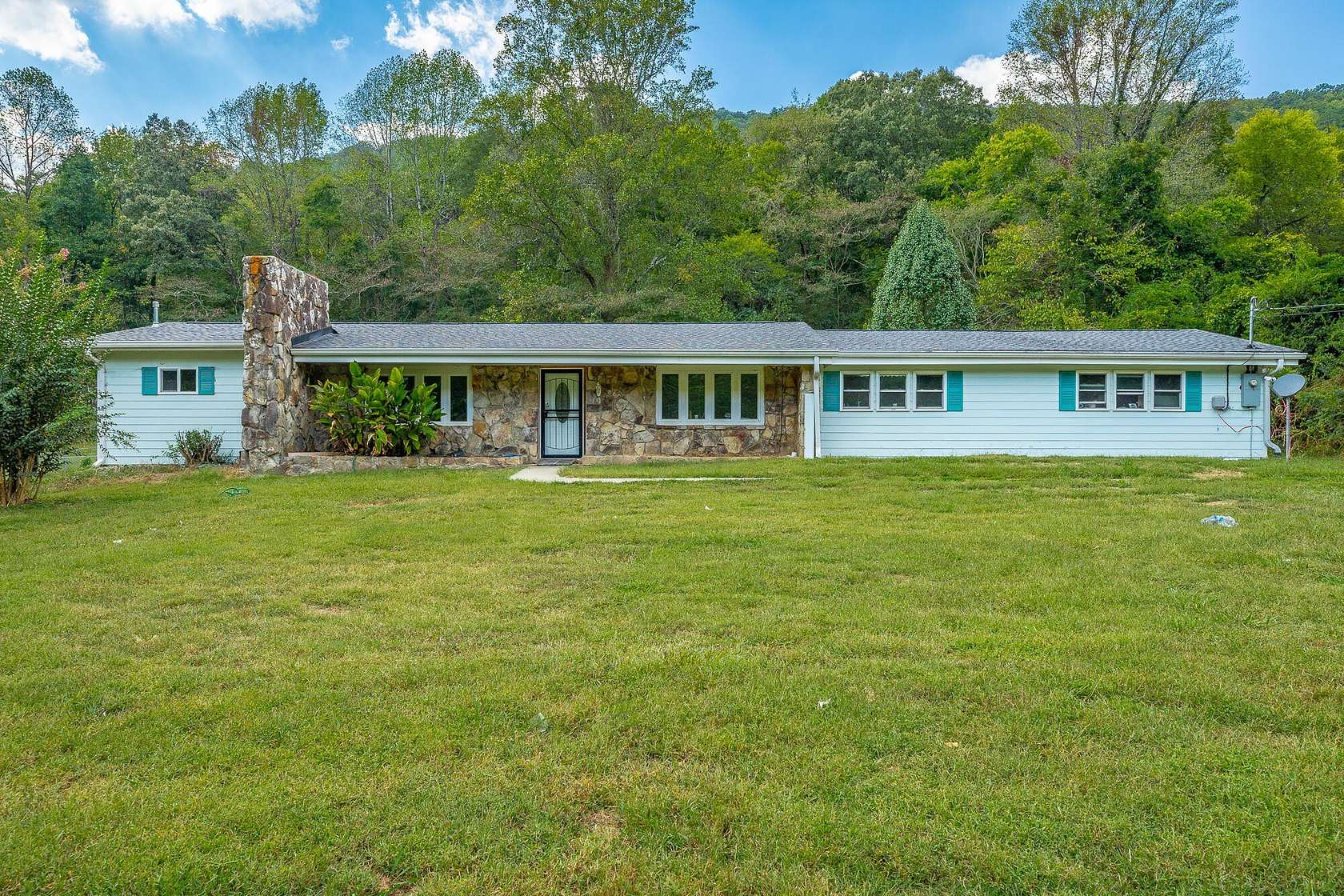 2 Acres of Land with Home for Sale in Soddy-Daisy, Tennessee