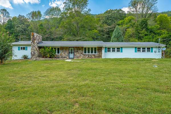 2 Acres of Land with Home for Sale in Soddy-Daisy, Tennessee