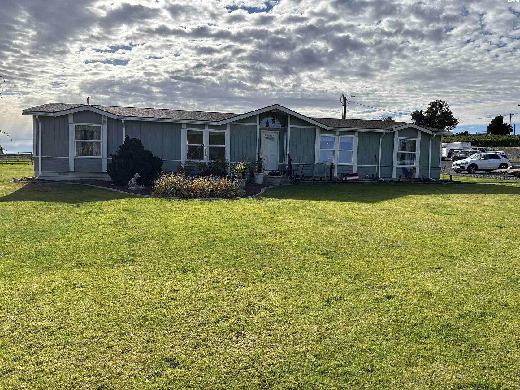 4.9 Acres of Improved Mixed-Use Land for Sale in Mesa, Washington