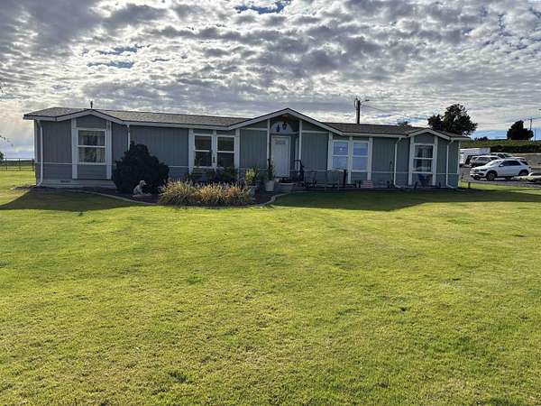 4.9 Acres of Improved Mixed-Use Land for Sale in Mesa, Washington
