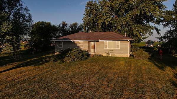 1,110 Acres of Land for Auction in Seymour, Iowa
