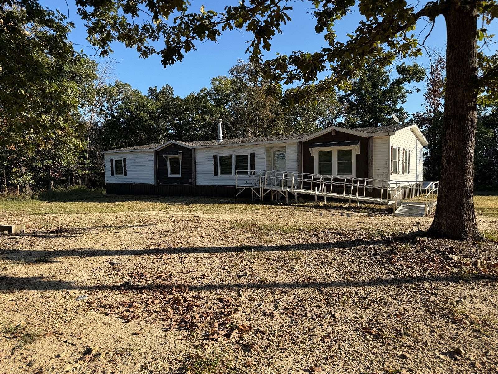 15 Acres of Land with Home for Sale in Cave City, Arkansas