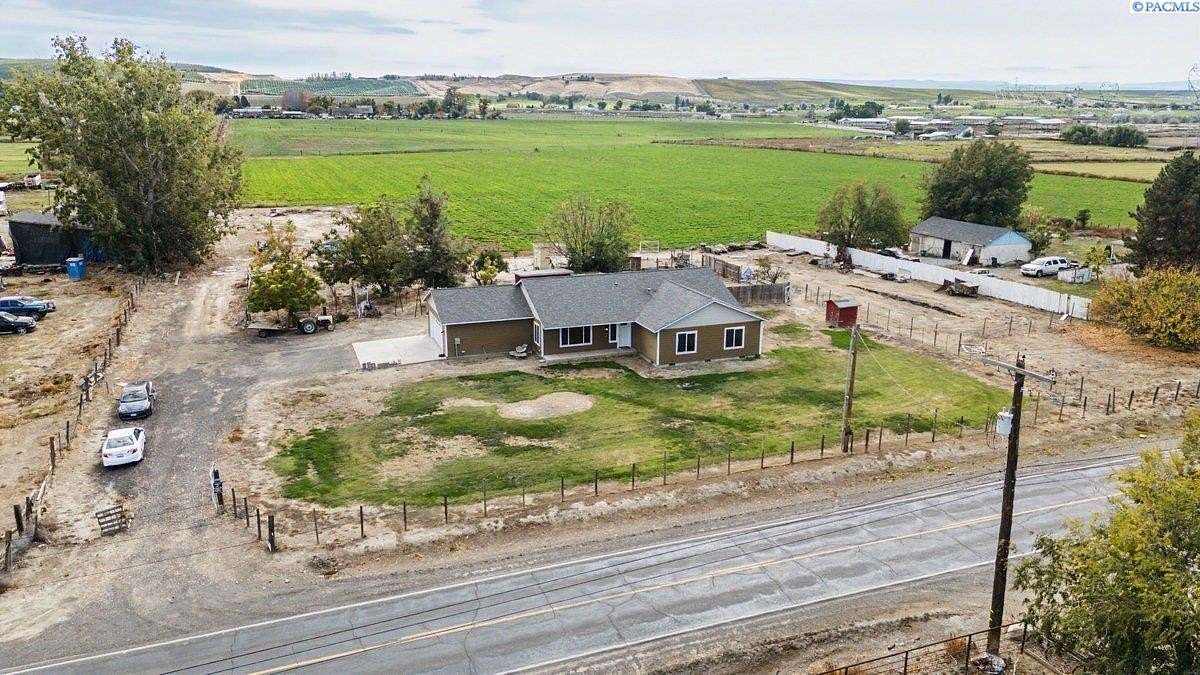 17.8 Acres of Land with Home for Sale in Outlook, Washington