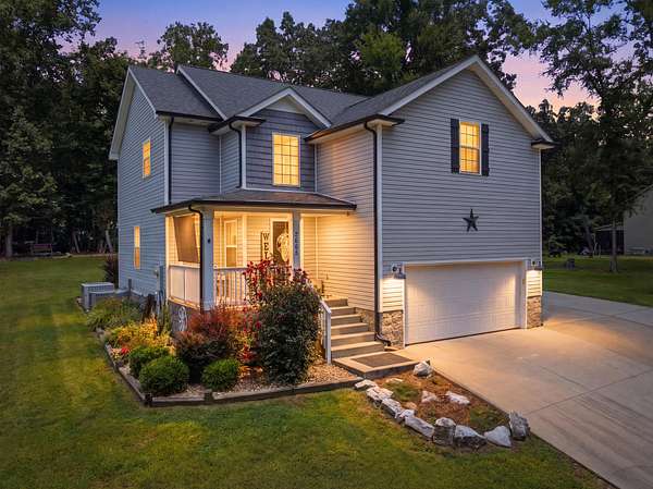 1.5 Acres of Land with Home for Sale in Palmyra, Tennessee