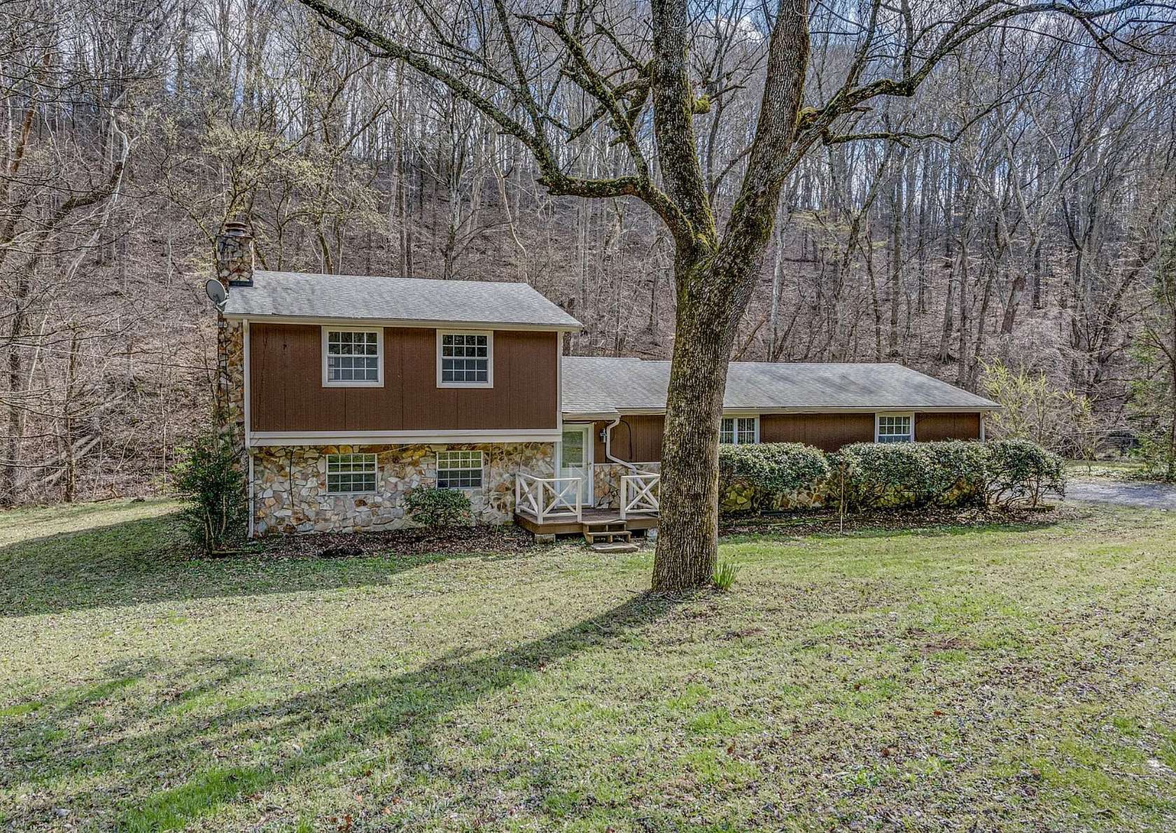 2.6 Acres of Land with Home for Sale in Ashland City, Tennessee