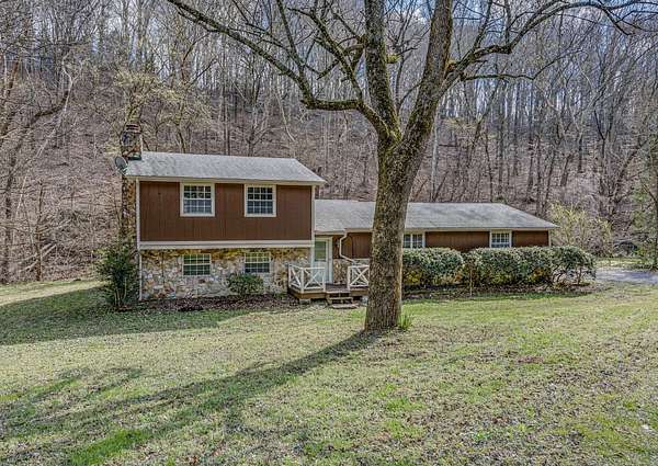 2.6 Acres of Land with Home for Sale in Ashland City, Tennessee