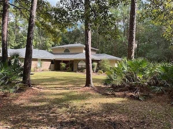 1.5 Acres of Land with Home for Lease in Gainesville, Florida