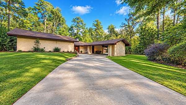 14 Acres of Land with Home for Sale in Bon Wier, Texas