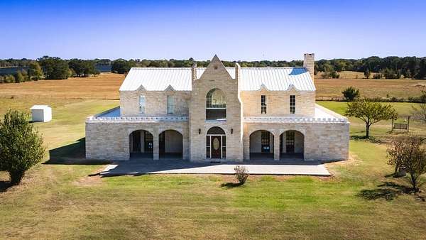 25 Acres of Land with Home for Sale in Malakoff, Texas